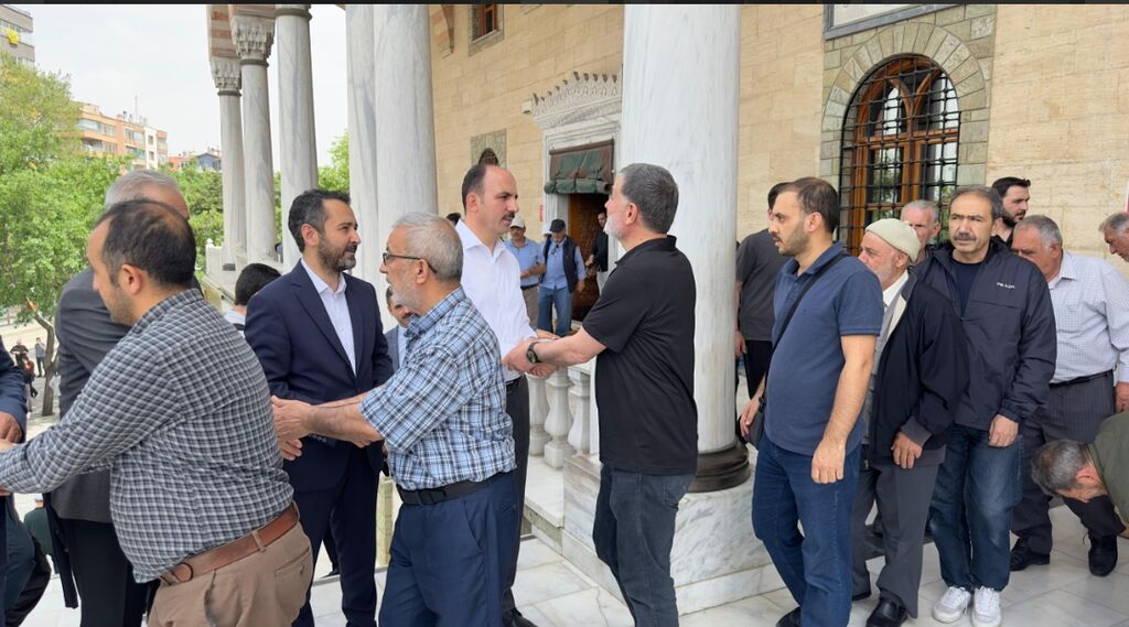 Başkan Altay Hacıveyiszade Camii’nde Vatandaşlarla Buluştu