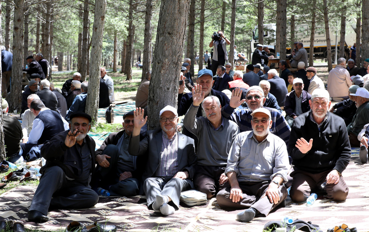 Karataylı Emekliler Piknikte Buluştu