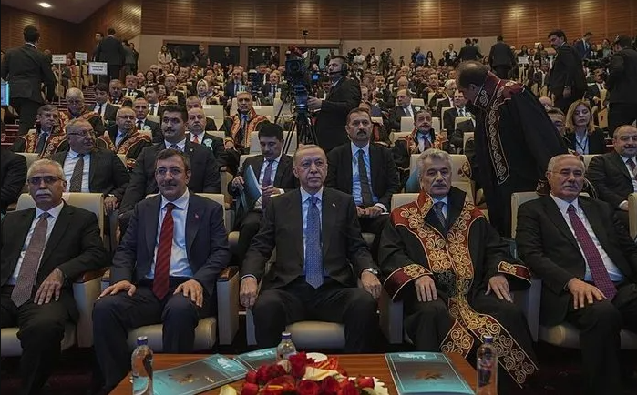 Cumhurbaşkanı Erdoğan: İdari ve Adli Davaları Siyasallaştırmak Topluma Gölge Düşürür!