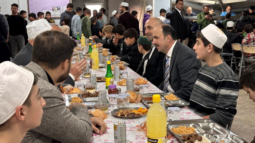 Başkan Altay Çumralıların Ramazan Bereketine Ortak Oldu!