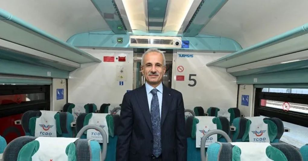 Bakan Uraloğlu'ndan Süper Hızlı Tren Projesi ve sosyal medya Açıklaması! 