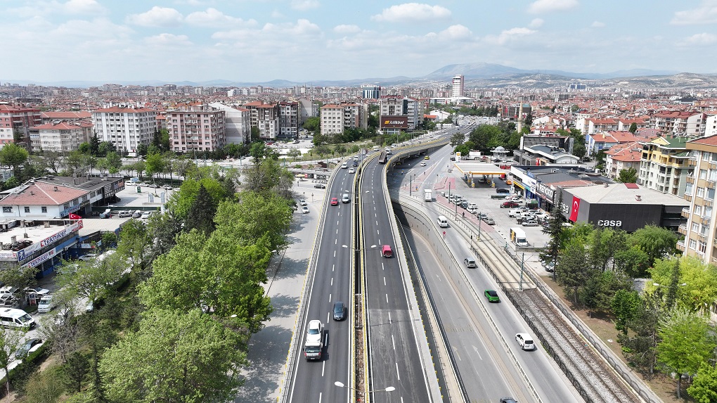 Koyuncu Köprülü Kavşağı’nda Asfalt Yenileme Çalışmaları Tamamlandı!