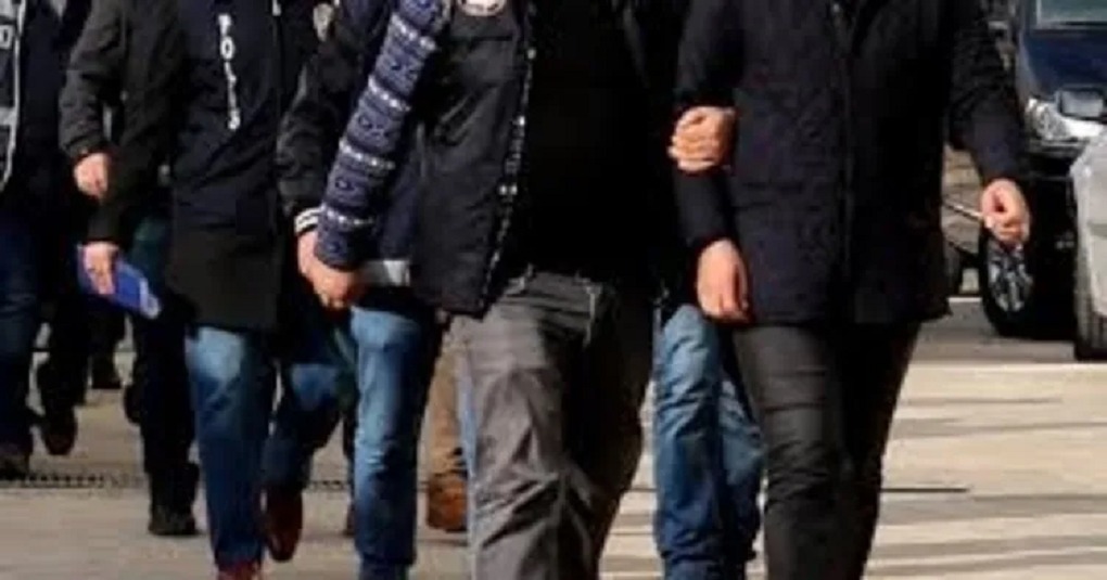 Sınav Sorularını Çalıp ByLock’tan Dağıtan 5 FETÖ Şüphelisine Operasyon