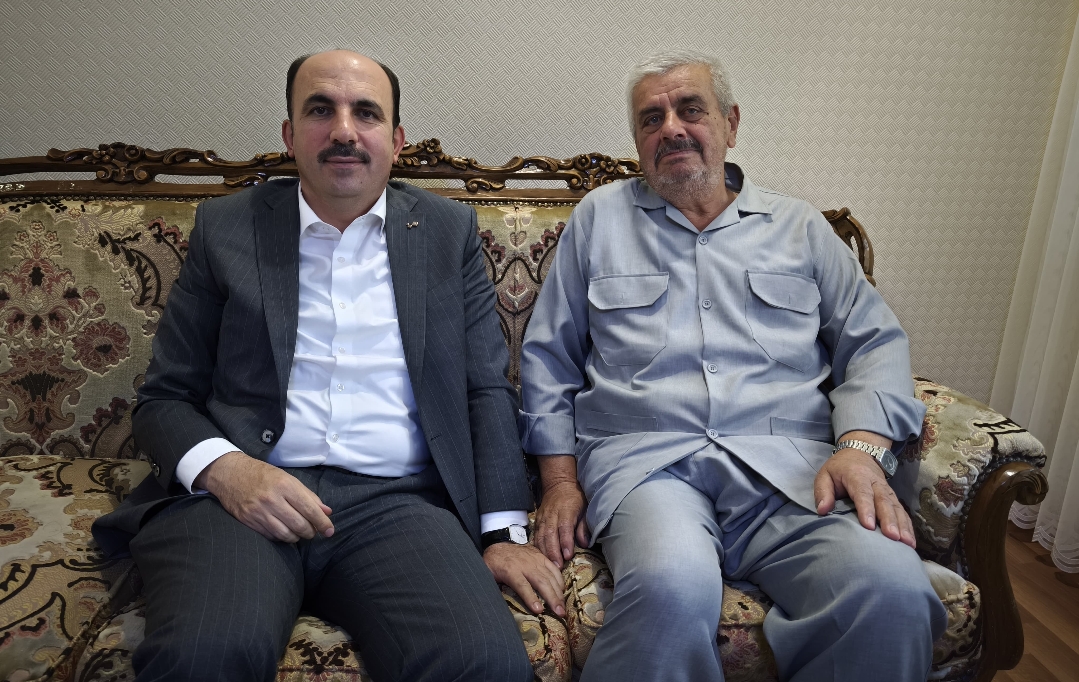 Başkan Altay'dan Hac Vazifesini Yerine Getiren Vatandaşlara Anlamlı Ziyaret