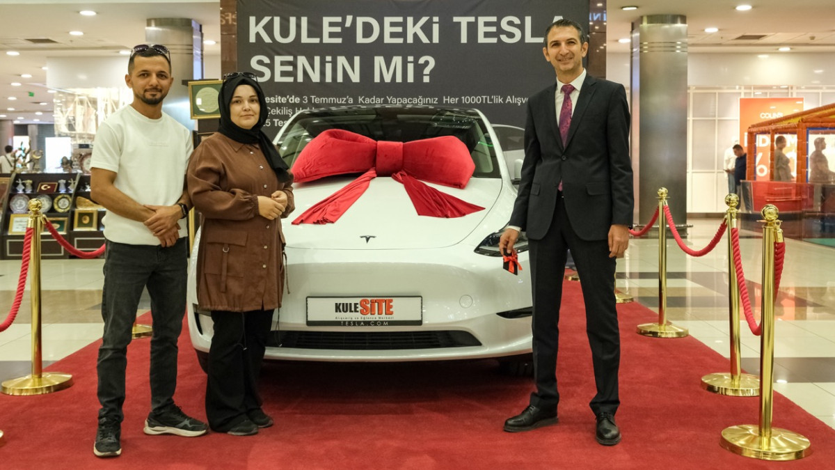 Kulesite AVM’de Talihli Arabasını Aldı