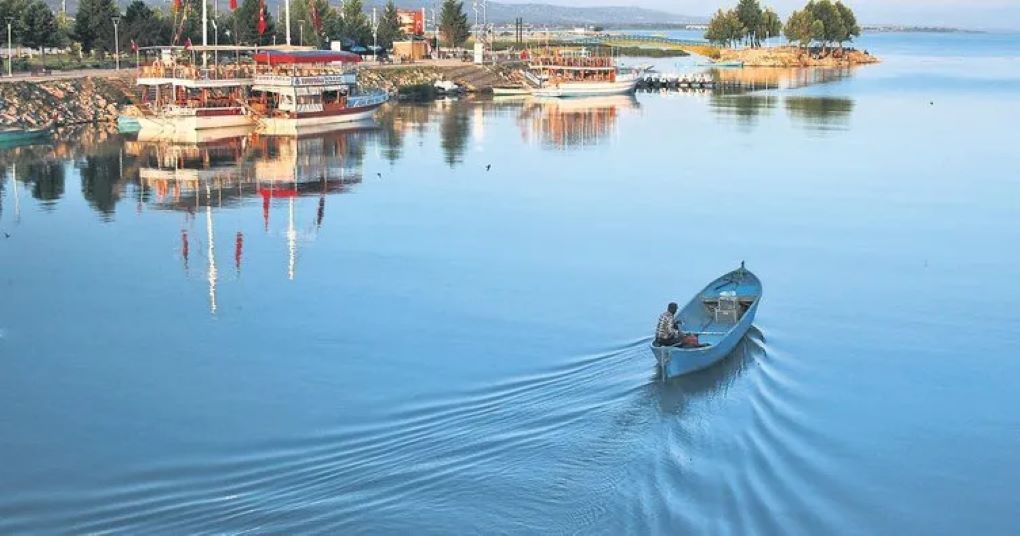 Türkiye’nin En Büyük Tatlı Su Gölü Alarm Veriyor! Beyşehir Gölü Kuraklığa Teslim!