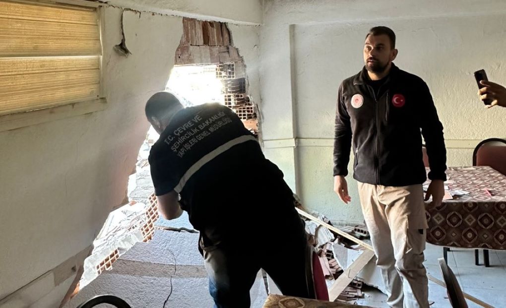 Balıkesir Sındırgı’da 6,1’lik Deprem! Hasar Tespit Çalışmaları Sürüyor!