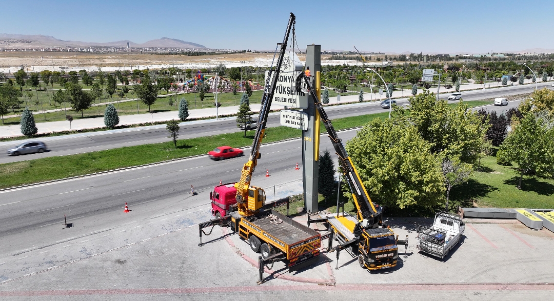 Konya Büyükşehir'de Şehir Estetiği ve Trafik Güvenliği İçin Tabela Dönüşümü Başladı