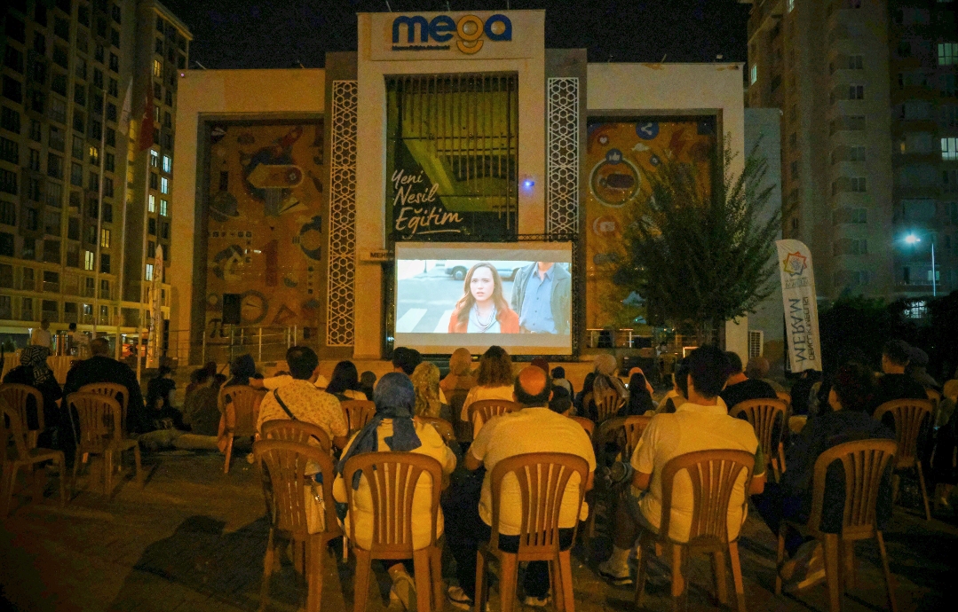 Meram’da Yıldızların Altında Sinema Keyfi