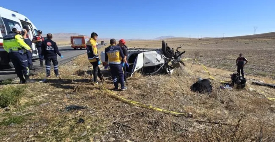Konya Yunak’ta Feci Kaza!Otomobil Şarampole Devrildi 3 Ölü, 2 Yaralı!