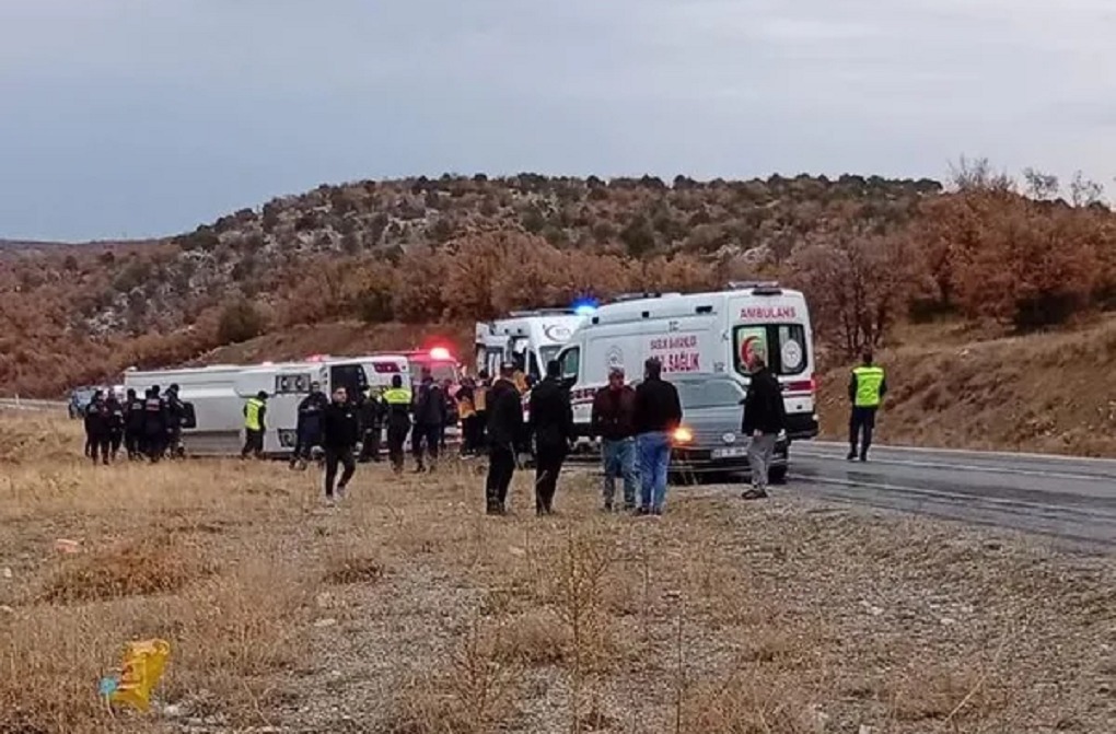 Beyşehir’de Öğrenci Servisi Devrildi: 29 Kişi Yaralandı