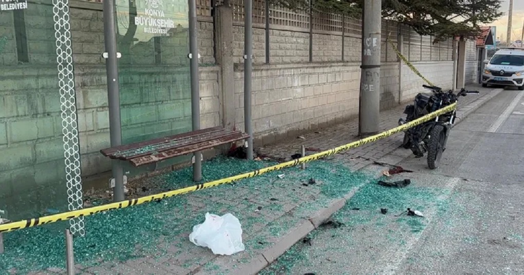 Kontrolden Çıkan Motosiklet Otobüs Durağına Çarptı: 17 Yaşındaki Genç Hayatını Kaybetti