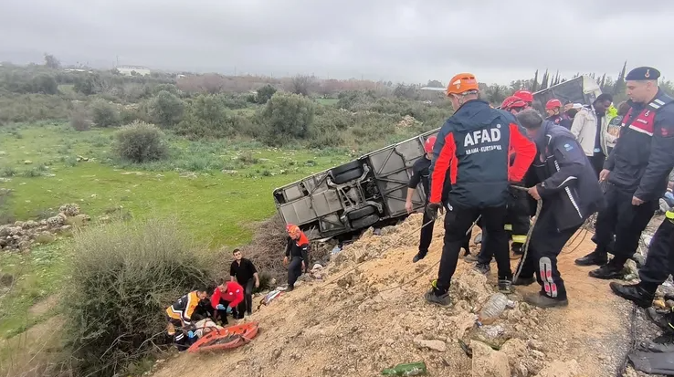 Antalya'da Yolcu Otobüsü Şarampole Yuvarlandı! 8 kişi hayatını kaybetti, 26 kişi yaralandı!