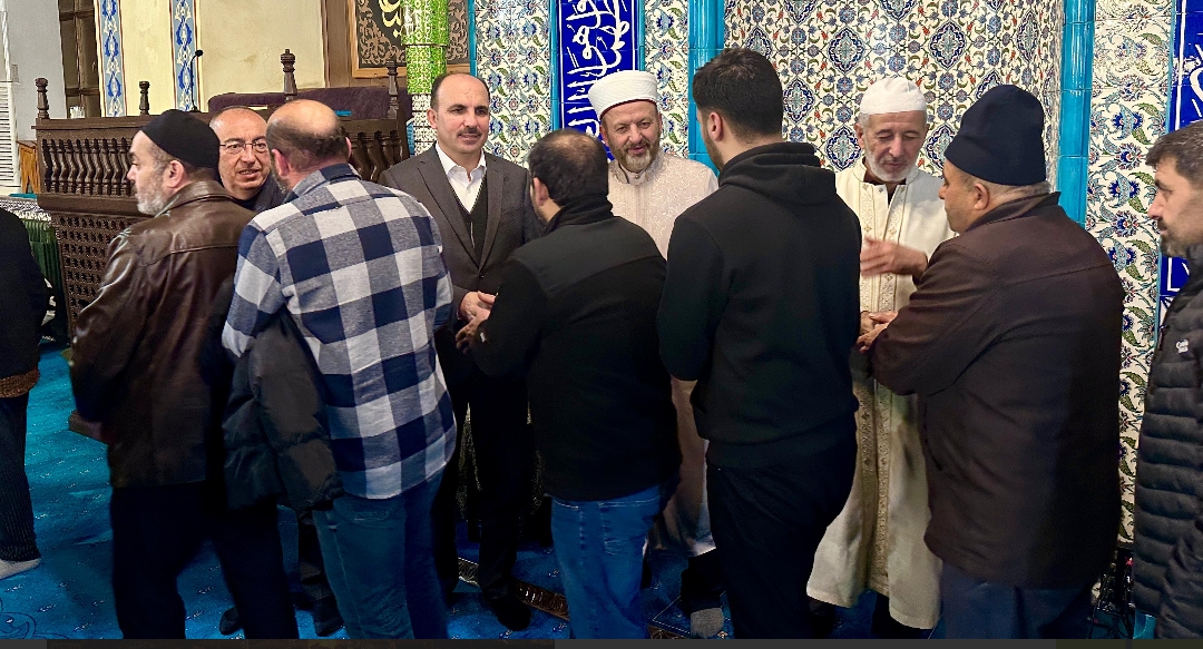 Başkan Altay, Berat Kandili’nde Konyalılarla Kapı Camii’nde Buluştu