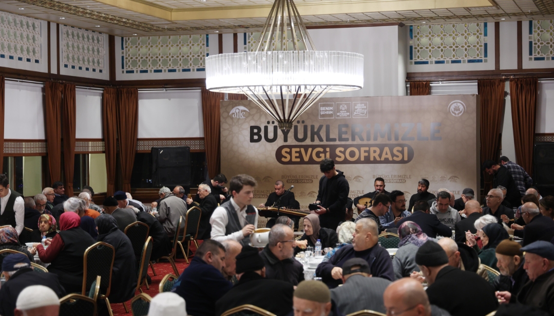 Konya Büyükşehir, Huzurevlerinde Kalan Büyükleri Sevgi Sofrasında Buluşturdu