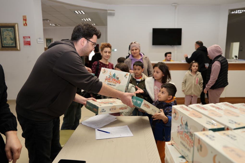 Başkan Altay’dan 50 Bin Çocuğa Ramazan Sürprizi: İlk Oruç Hediyeleri Dağıtılıyor