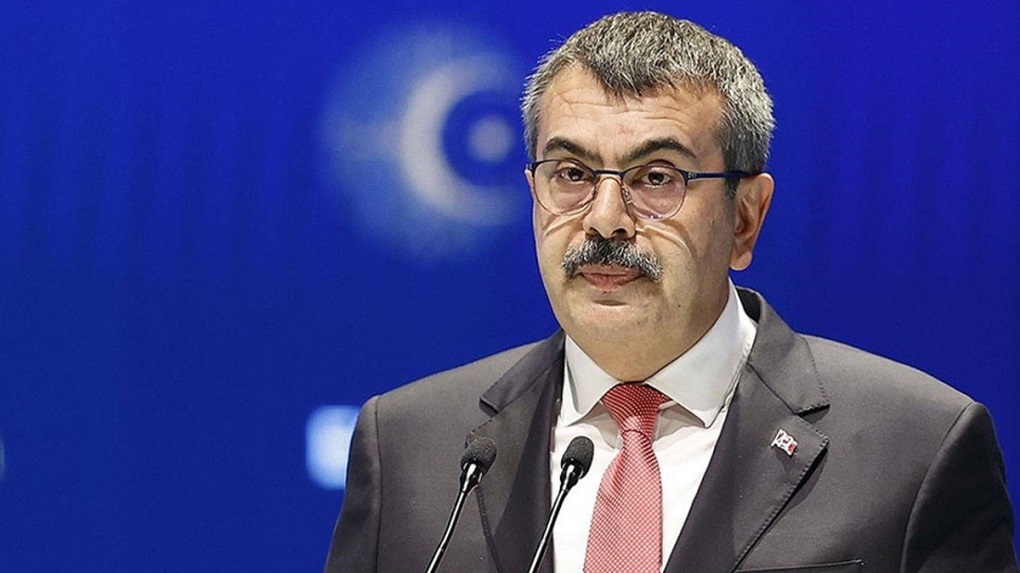 Bakan Tekin’den İlahi Tartışmalarına Sert Tepki!