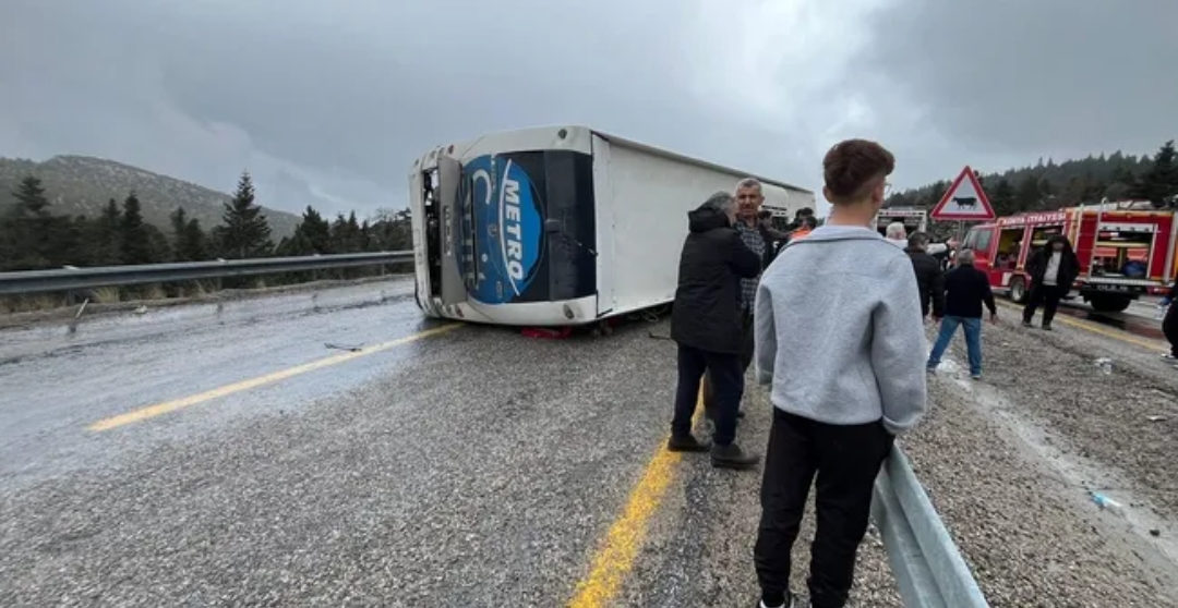 Konya-Antalya Yolunda Otobüs Faciası: 15 Yaralı