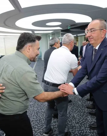 Meram Belediyesi’nde Bayramlaşma, Başkan Kavuş Personel ve Muhtarlarla Bir Araya Geldi