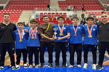 1 Şampiyonada 10 Madalya ve Türkiye Şampiyonluğu!