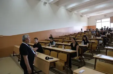 2.5 Milyondan Fazla Aday Ter Döktü! TYT'de Matematik Soruları Zorladı