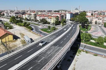 Ahmet Öksüz Üst Geçidi’nde asfalt yenileme çalışmalarını tamamladı.