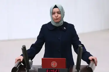 AK Parti’de Dikkat Çeken Gelişme: Fatma Betül Sayan Kaya Görevlerinden Ayrıldı