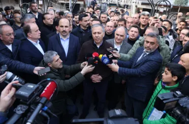 Bakan Yerlikaya Konya Kapu Camii'nde Bayram namazı kıldı Konyalılar ile bayramlaştı!