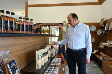 Başkan Altay, Pelen Yöresel Ürün Satış Merkezi’nde!