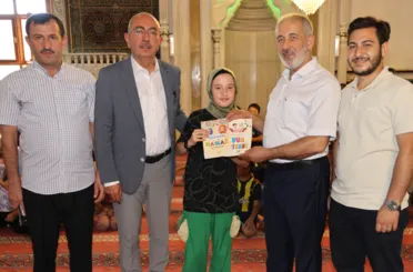 Başkan Kavuş Çocuklara Kitap Hediye Etti