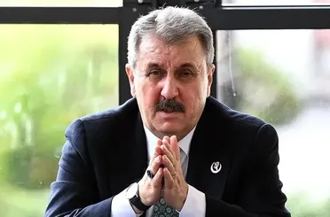 BBP Genel Başkanı Mustafa Destici'nin aracı kaza yaptı!