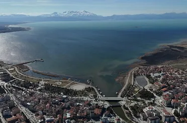 Beyşehir Gölü’nde Tehlike Çanları! Köprü Mühürlendi, Göl Kuruma Noktasında!