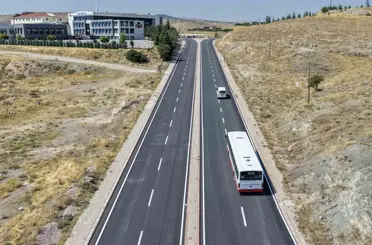 Çayırbağı Caddesi Yenilendi: 3 Bin Ton Asfaltla Ulaşım Daha Güvenli