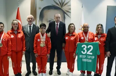 Cumhurbaşkanı Erdoğan’dan Özel Sporculara Kabul: Sporcularla Bir Araya Geldi