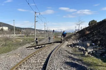 Deprem rayların yönünü değiştirdi!Kahramanmaraş’ta inanılmaz görüntü
