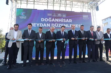 Doğanhisar’a kazandırılan meydan düzenlemesi hizmete açıldı
