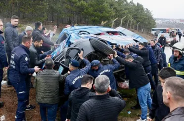 Eskişehir'de meydana gelen trafik kazasında 12'si asker 14 kişi yaralandı