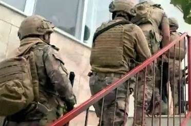 İzmir’de 6 günde ikinci FETÖ/PDY Garson operasyonu: 8 gözaltı kararı!