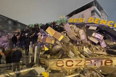 Kahramanmaraş'taki 7.7'lik depremin ardından Elbistan merkezli 7.6'lık yeni bir deprem!