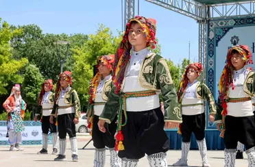 Karatay’da Halk Oyunları Şenliği Renkli Görüntülere Sahne Oldu
