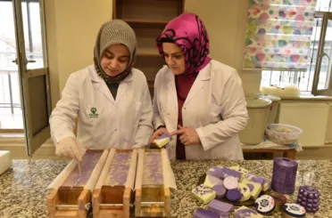 Karataylı Kadınlar Lavanta Sabunu Ve Mum Üretiyor