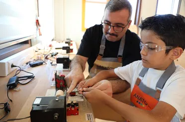 KOMEK’ten “Ahşap Oyuncak Çocuk-Ebeveyn Atölyesi” Etkinliği