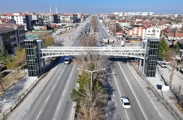 Konya Büyükşehir Belediyesi, Yenilenen Yaşar Doğu Yaya Üst Geçidi’ni Hizmete Sundu