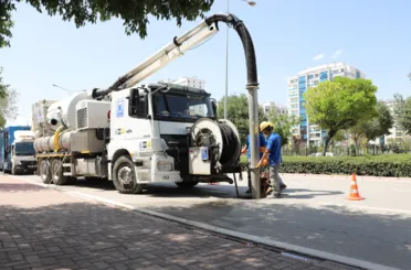 Konya Büyükşehir Taşkın Riskine Karşı Kanalizasyon Hatlarını Temizliyor 