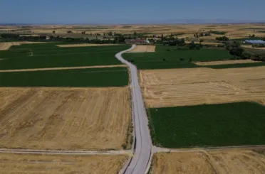 Konya Büyükşehir Yunak ve Akşehir Mahalle Yollarında Standardı Yükseltiyor