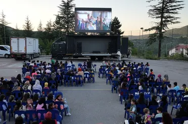 Konya Büyükşehir'den 101 Mahallede Sinema Keyfi