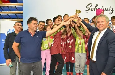 Konya Büyükşehir’in Geleneksel Çocuk Oyunları İl Finali Büyük Heyecana Sahne Oldu