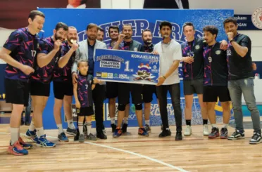 Konya Büyükşehir’in İlçeler Arası Voleybol Turnuvası’nda Şampiyon Çumra Oldu