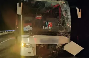 Konya Derebucak'ta Feci Kaza! Yolcu Otobüsü ile Otomobil Çarpıştı!1 Ölü, 8 Yaralı!