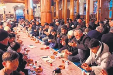 Konya Kapu Camii’nde “Medine Usulü” İftar Geleneği!